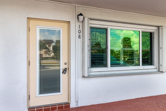 130 Doolen Court 108, North Palm Beach, FL 33408