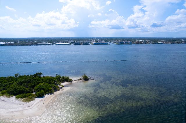 130 Doolen Court 108, North Palm Beach, FL 33408