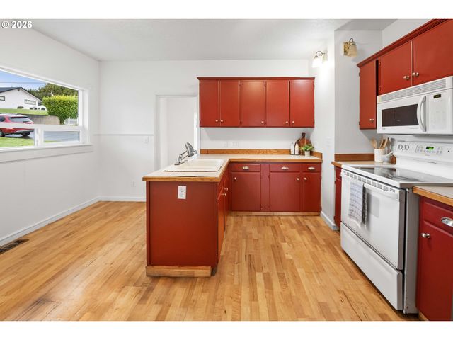 886 FLORENCE Ave, Astoria, OR 97103