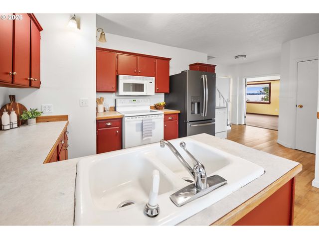 886 FLORENCE Ave, Astoria, OR 97103