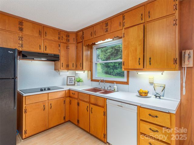 49 Walnut Ford Road, Waynesville, NC 28785