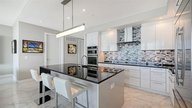 1155 N GULFSTREAM AVENUE 1107, Sarasota, FL 34236