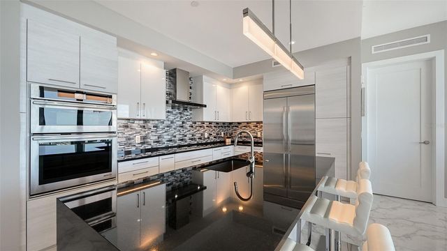 1155 N GULFSTREAM AVENUE 1107, Sarasota, FL 34236