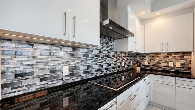 1155 N GULFSTREAM AVENUE 1107, Sarasota, FL 34236