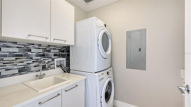 1155 N GULFSTREAM AVENUE 1107, Sarasota, FL 34236