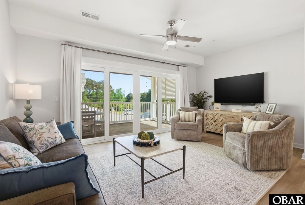Image 11 of property listing at 1117 Cambridge Road Unit 311H, Kill Devil Hills, NC 27948