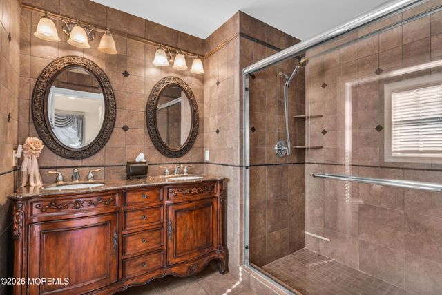 12 White Oak Lane 112, Aberdeen, NJ 07747