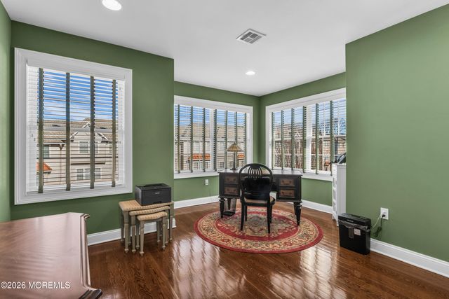 12 White Oak Lane 112, Aberdeen, NJ 07747