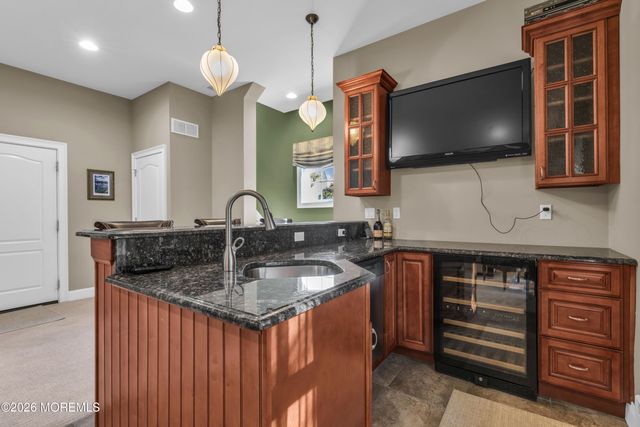 12 White Oak Lane 112, Aberdeen, NJ 07747