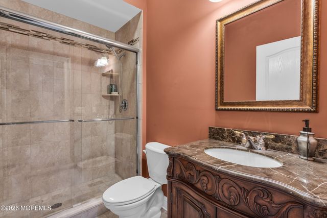 12 White Oak Lane 112, Aberdeen, NJ 07747