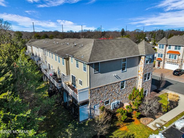 12 White Oak Lane 112, Aberdeen, NJ 07747