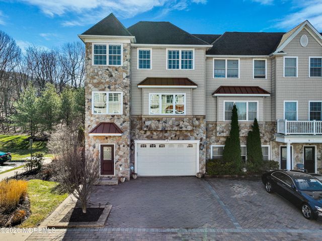 12 White Oak Lane 112, Aberdeen, NJ 07747
