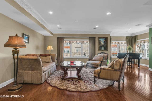 12 White Oak Lane 112, Aberdeen, NJ 07747
