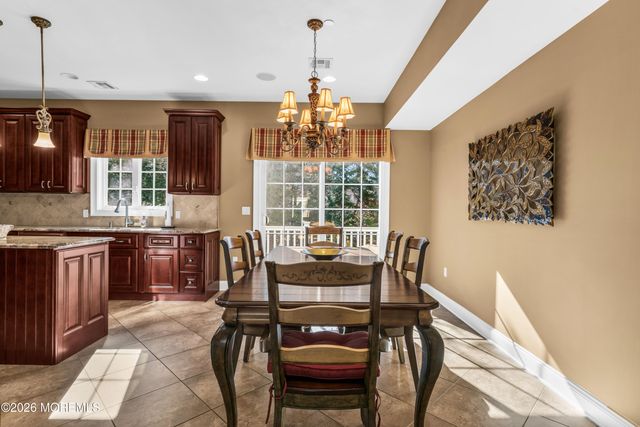 12 White Oak Lane 112, Aberdeen, NJ 07747