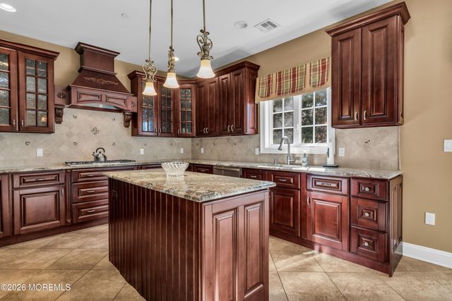 12 White Oak Lane 112, Aberdeen, NJ 07747