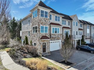 12 White Oak Lane 112, Aberdeen, NJ 07747