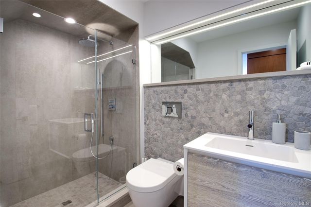 75-34 West Shore Road 34, Port Washington, NY 11050