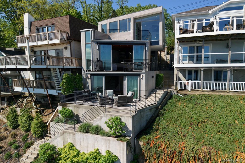 75-34 West Shore Road 34, Port Washington, NY 11050