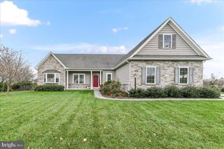 498 WATERWAY RD, Oxford, PA 19363