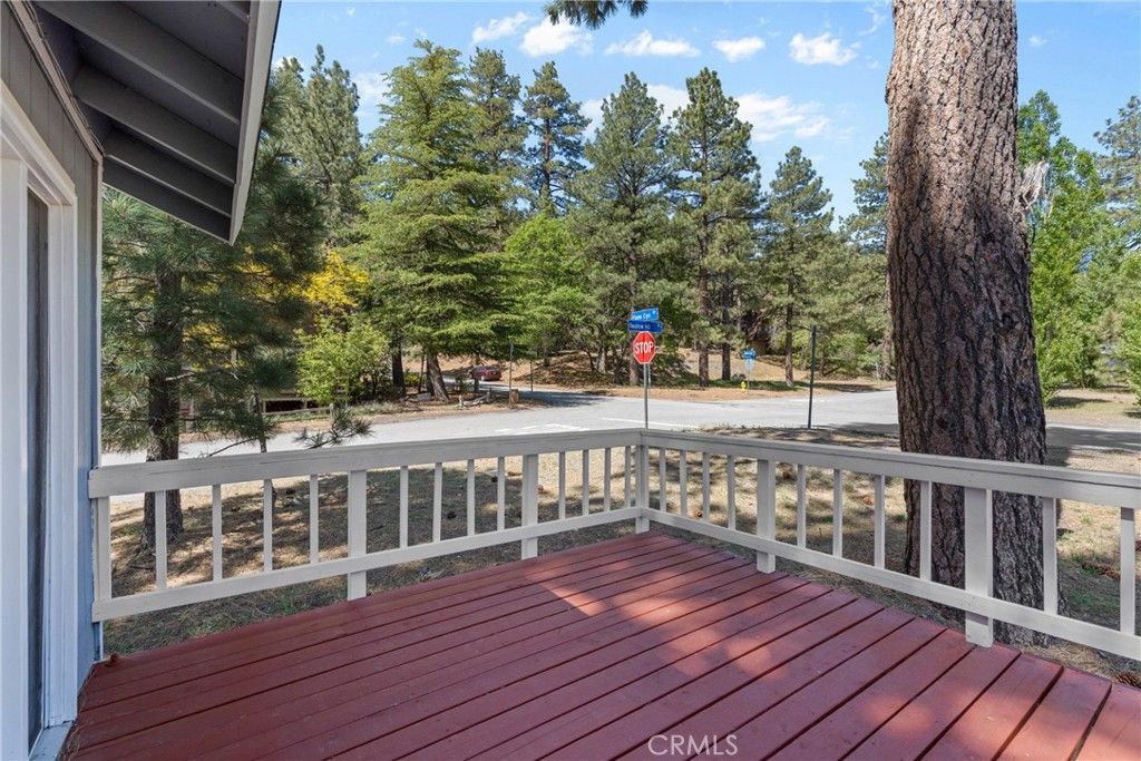 Image 13 of property listing at 26707 Swallowhill, Wrightwood, CA 92397