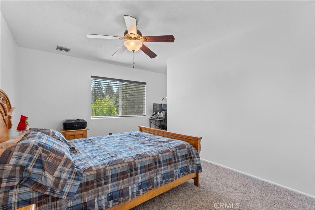 Image 18 of property listing at 26707 Swallowhill, Wrightwood, CA 92397