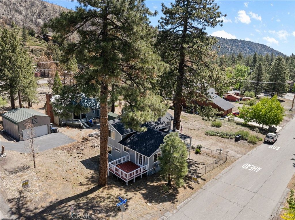 Image 2 of property listing at 26707 Swallowhill, Wrightwood, CA 92397