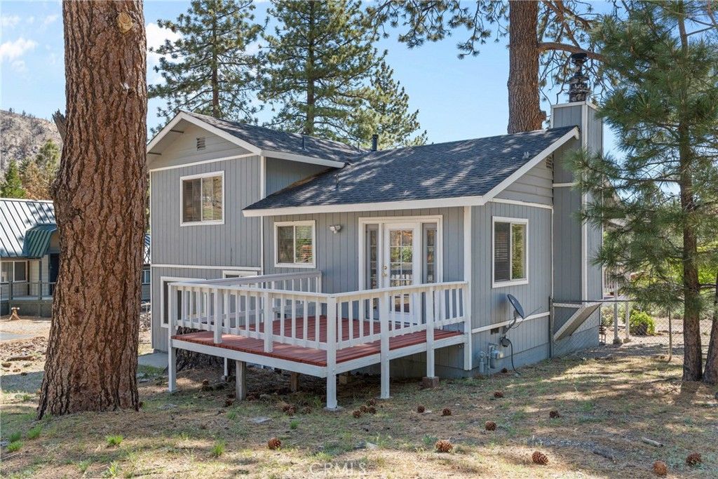 Image 23 of property listing at 26707 Swallowhill, Wrightwood, CA 92397