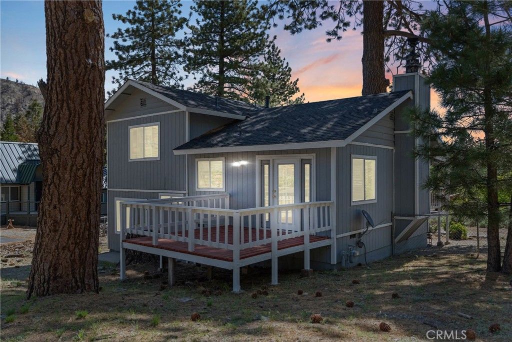 Image 3 of property listing at 26707 Swallowhill, Wrightwood, CA 92397