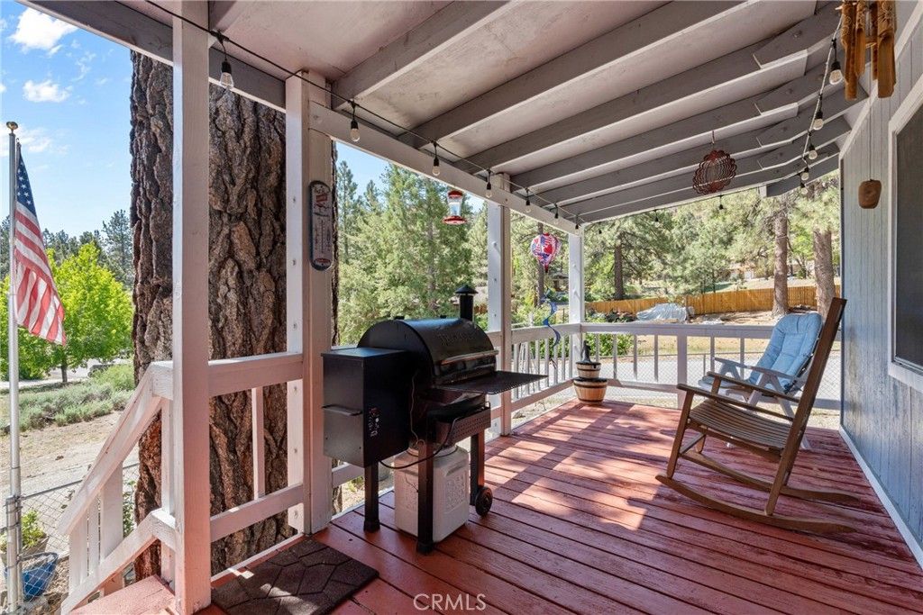 Image 5 of property listing at 26707 Swallowhill, Wrightwood, CA 92397