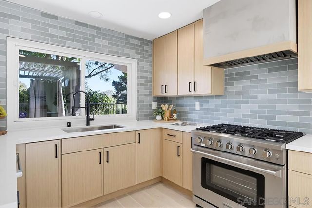 2003 Caminito Circulo Norte, La Jolla, CA 92037