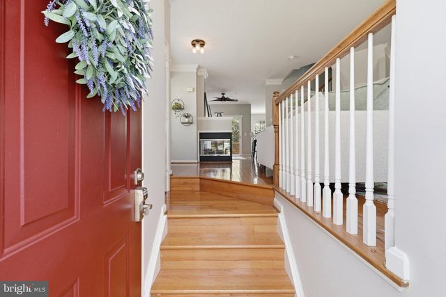 8110 CERROMAR WAY, Gainesville, VA 20155