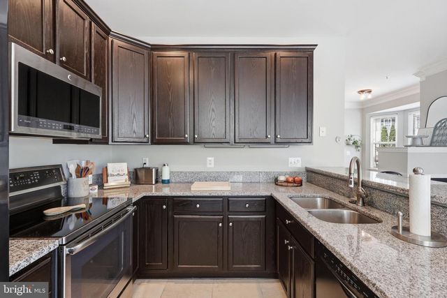 8110 CERROMAR WAY, Gainesville, VA 20155