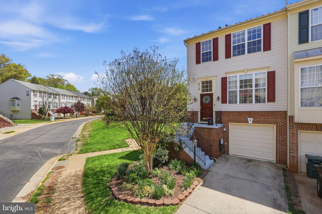 8110 CERROMAR WAY, Gainesville, VA 20155