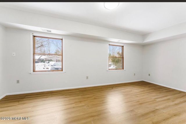 10 Cambridge Drive, Jackson, NJ 08527