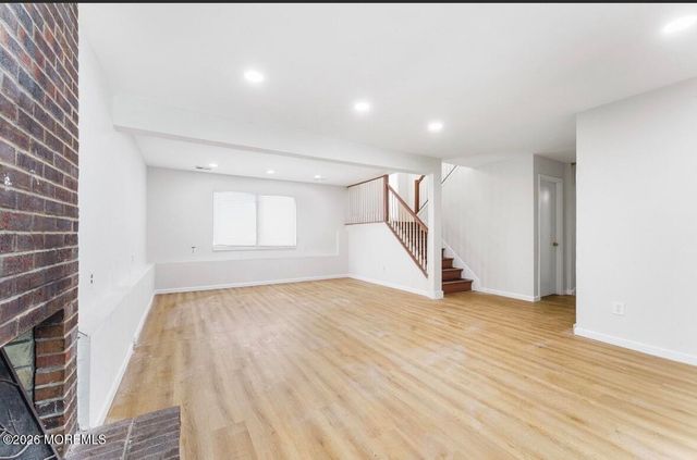 10 Cambridge Drive, Jackson, NJ 08527