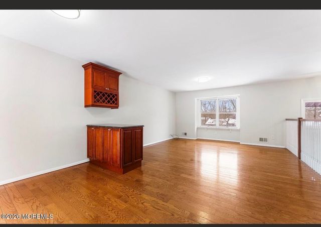 10 Cambridge Drive, Jackson, NJ 08527