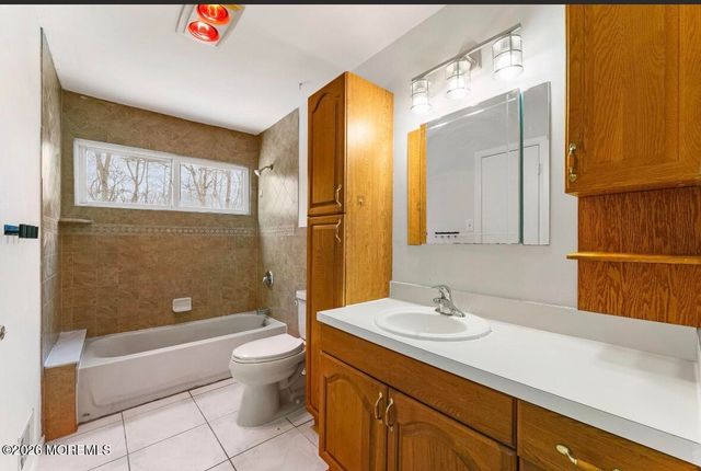 10 Cambridge Drive, Jackson, NJ 08527