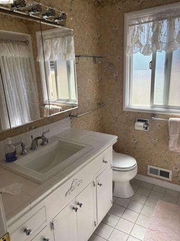 444 28TH ST, Richmond, CA 94804