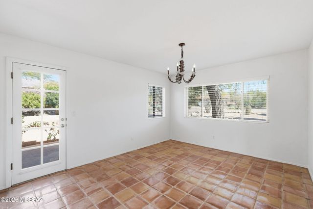 1041 E Calle Mariposa, Tucson, AZ 85718