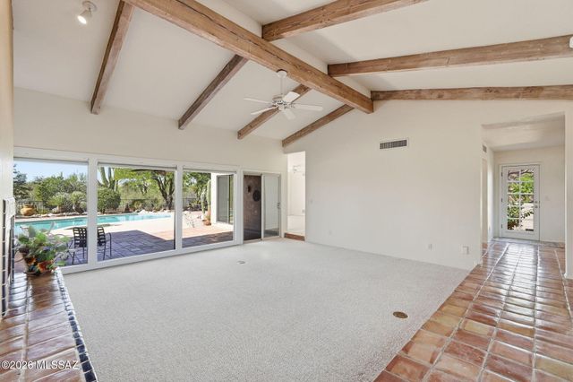 1041 E Calle Mariposa, Tucson, AZ 85718