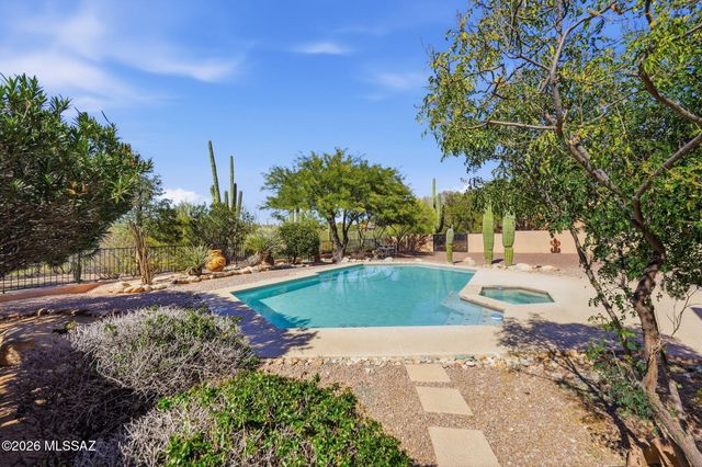 1041 E Calle Mariposa, Tucson, AZ 85718