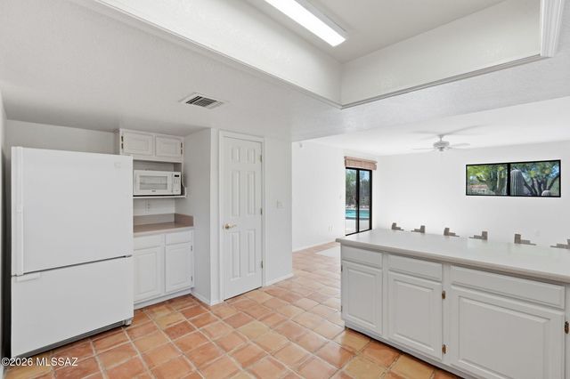 1041 E Calle Mariposa, Tucson, AZ 85718