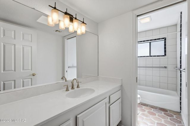 1041 E Calle Mariposa, Tucson, AZ 85718