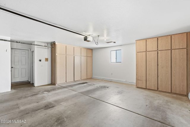 1041 E Calle Mariposa, Tucson, AZ 85718