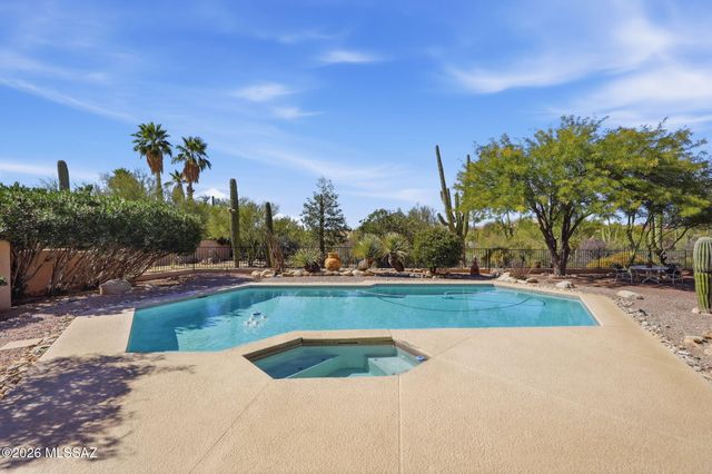 1041 E Calle Mariposa, Tucson, AZ 85718