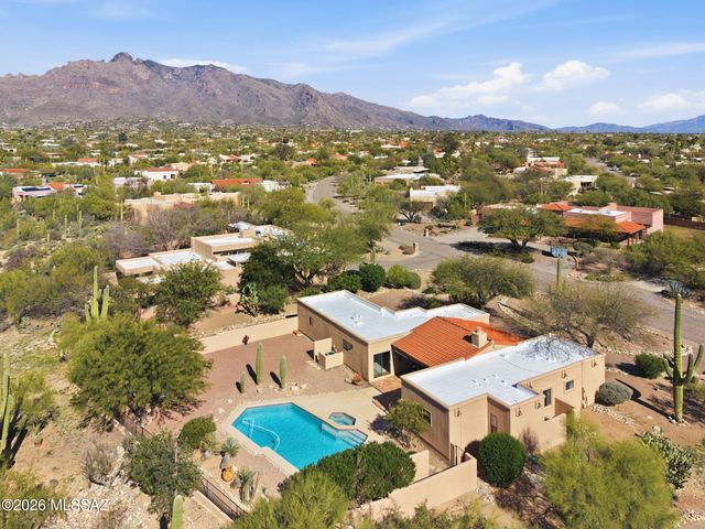 1041 E Calle Mariposa, Tucson, AZ 85718