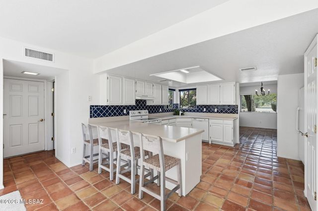 1041 E Calle Mariposa, Tucson, AZ 85718