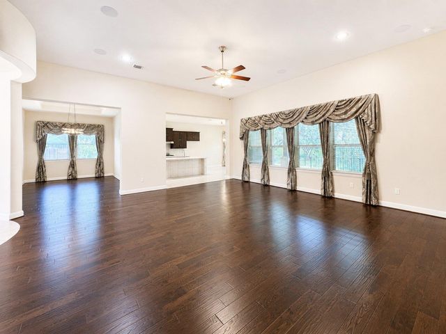 365 Arapaho DR, Kyle, TX 78640