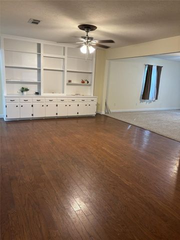 115 N Shirley Street, Alvin, TX 77511