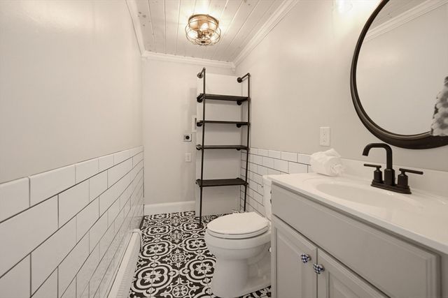 14 Broad St, North Attleboro, MA 02760